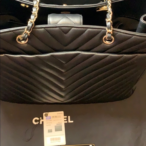 CHANEL LARGE SHOPPING TOTE NWT!! - Picture 7 of 7